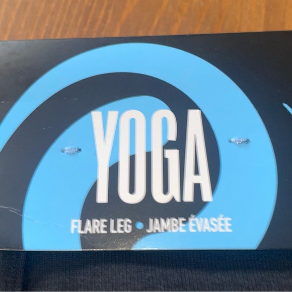 NWT Active Zone Essentials 3XP Black Flared Leg Yoga Pants - Picture 2 of 5